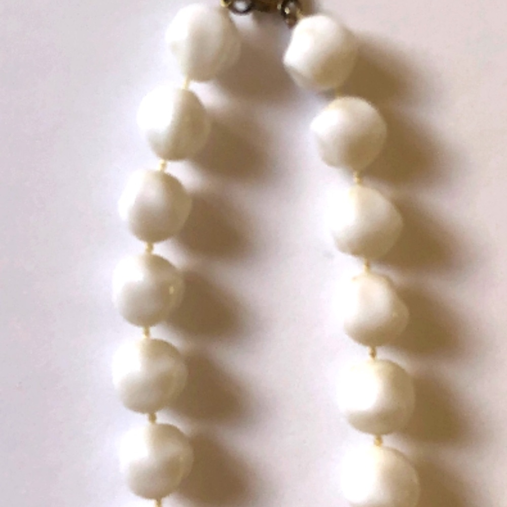 Lot of Vintage pearl necklaces. Black and white pearl necklace lot. Bead necklac - Picture 8 of 8